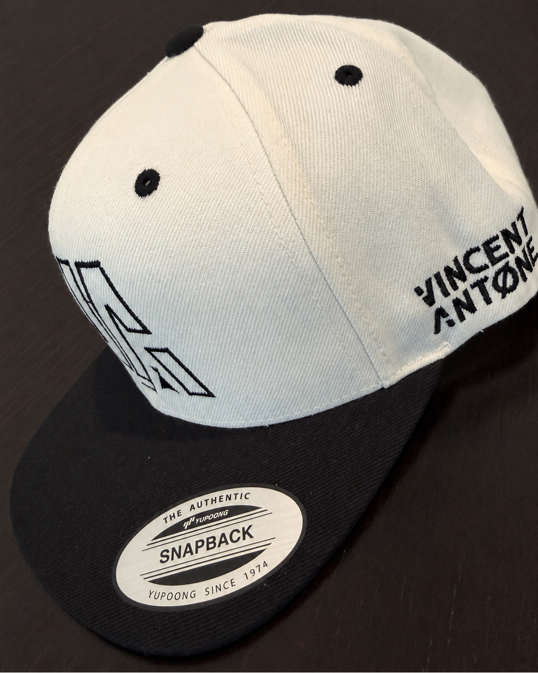 VA Snapback 2026 - Cream/Black